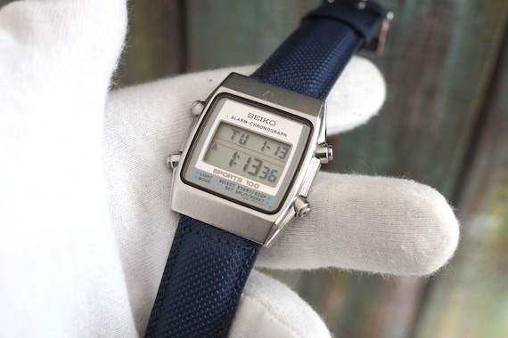 SEIKO Sports 100 A904 5070 Rare Japanese LCD Men s Watch seiko Ref