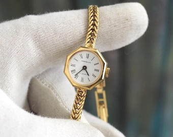 Vintage Advance Octagon Faceted Ladies watch, running with new battery A