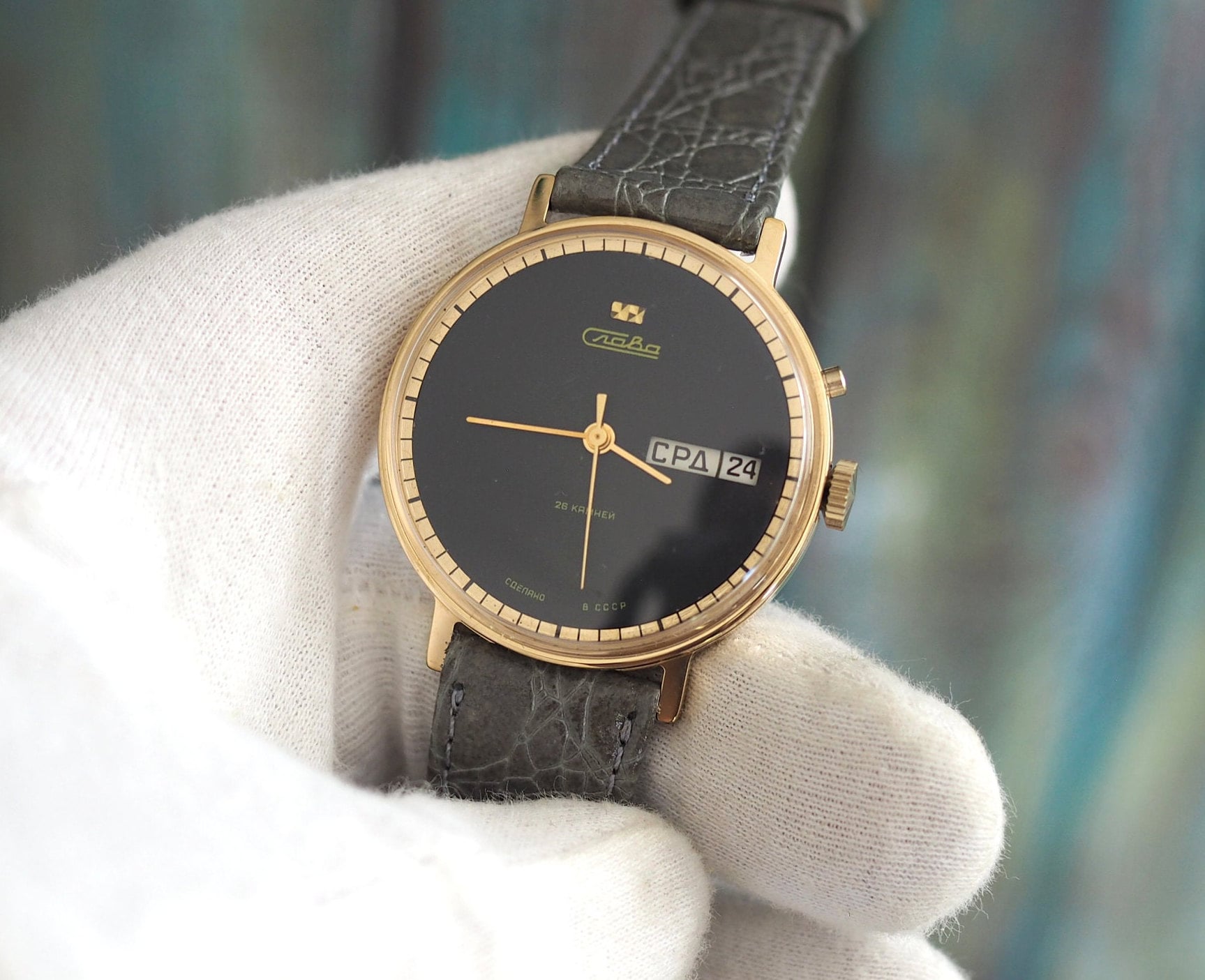 SLAVA - vintage mechanical wind up men's watch - mint condition , unworn