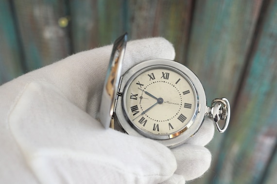 MOLNIJA Reloj de bolsillo mecánico vintage de cuerda Molnija