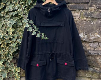 Bata Cadete Negra de Lona de Algodón - Botones Rojos