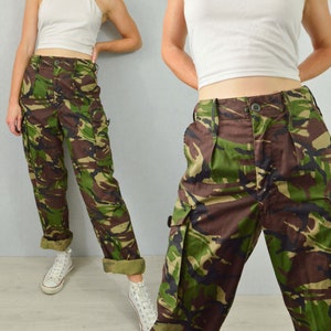 Brittiska arméns kamouflagebyxor - Khaki gröna cargobyxor raka ben - Vintage / Grunge - XS S M L
