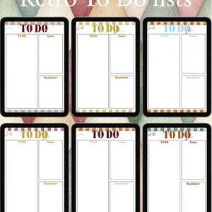 Op de afbeelding: Zes digitale tabletschermen met printbare to-do-lijst sjablonen met de tekst Retro To Do lists bovenaan. Elk sjabloon bevat een datumveld, een grote to-do sectie, een notitiekolom en een herinneringsvak met gestreepte randen.