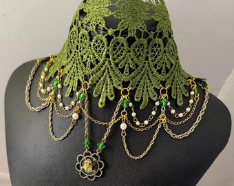 Gargantilla de encaje hecha a mano: Colgante vintage del Príncipe Rana, Joyería de feria renacentista