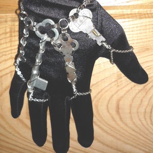 Skeleton Key Hand Flower Bracelet: Vintage Harem Jewelry