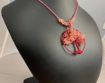 Collar de árbol de la vida hecho a mano con alambre rosa y morado: hojas de cristal de cerezo o amatista