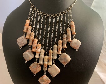 Conjunto de collar y pendientes babero de mármol hechos a mano, línea roja, joyería de mármol