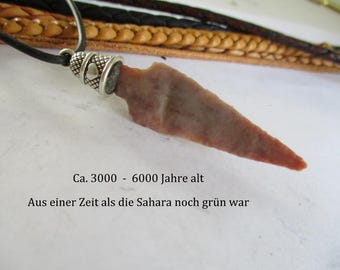Neolithic Africa Stone Age - Approx. 5000 years old - Arrowhead Necklace Native Fossils Antiquity Neolithic Antique Antique Arrow Head