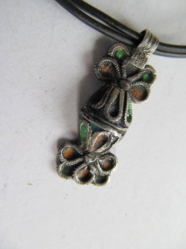 Pendentif Amulette Africaine En Argent Massif émaillé - Modèle Beni Yeni, Occasion En Bon état