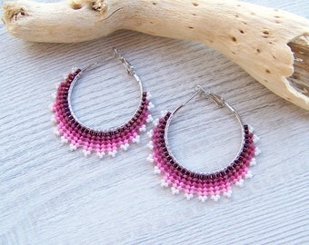 Beaded hoop earrings in ombre red and pink, lightweight earrings with Miyuki Delica beads, Beadwork seed beads Modern earrings