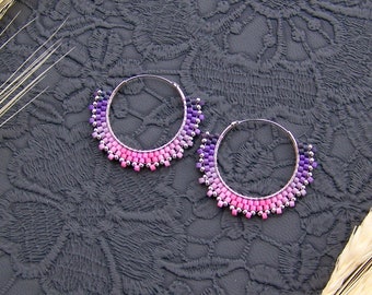 Small Beaded hoop earrings in ombre pink and purple, lightweight earrings with Miyuki Delica beads, Beadwork Modern earrings