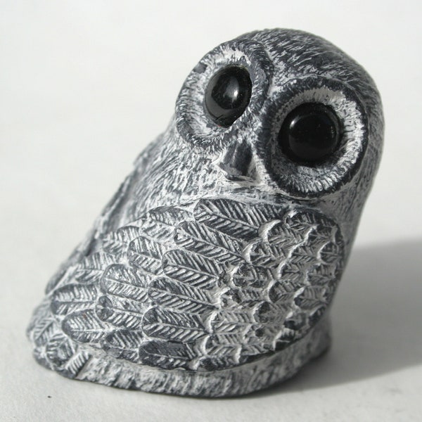 Nativi americana indiana tradizionale primitiva mano intagliata Snowy Owl grigio pietra ollare nero Made in Canada