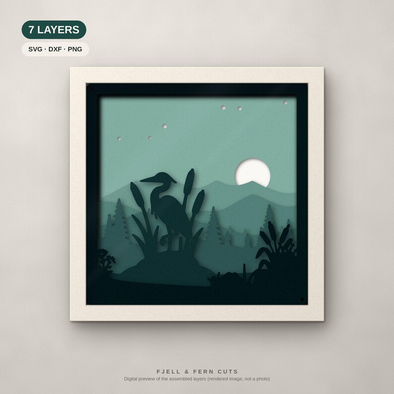 Puede incluir: Una pieza de arte en papel recortado de 7 capas en un marco cuadrado que muestra la silueta de una garza entre espada&ntilde;as, monta&ntilde;as y una luna llena en tonos verde azulado y verde. El texto 7 LAYERS SVG DXF PNG y FJELL & FERN CUTS.