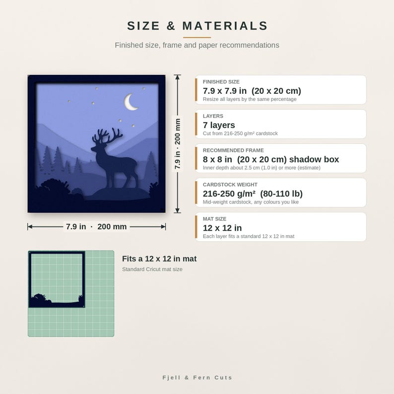 Puede incluir: Un dise&ntilde;o de papel en capas con la silueta de un ciervo en un paisaje forestal bajo una luna creciente. El gr&aacute;fico incluye el texto: SIZE & MATERIALS, 20 x 20 cm, 7 layers, 20 x 20 cm shadow box, 216-250 g/m&sup2; cardstock, 12 x 12 in mat y Fjell & Fern Cuts.