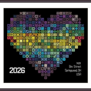 Könnte beinhalten: Ein farbenfrohes, herzförmiges Kreuzstichmuster auf schwarzem Hintergrund. Das Herz besteht aus verschiedenen geometrischen Mustern in Regenbogenfarben. Die Zahl "2026" ist in Weiß unten links, und eine Adresse ist rechts.