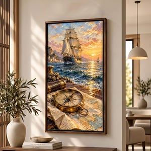 Op de afbeelding: Een ingelijste kunstdruk met een groot zeilschip op een blauwe zee bij zonsondergang. Op de voorgrond liggen een koperen kompas en een telescoop op een oude kaart. De afbeelding toont een lucht in warme oranje en gele tinten, diepblauw water en een gedetailleerd houten schip.