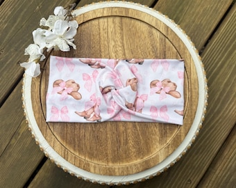 Stivali da cowboy rosa da donna con fiocco, fascia per capelli intrecciata con bottoni, turbante ampio in stile boho