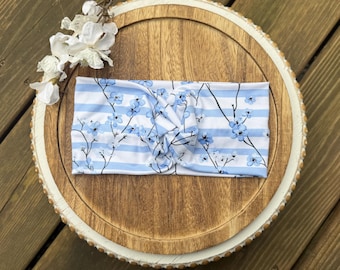 Fascia per capelli da infermiera a righe blu con motivo floreale intrecciato, turbante morbido ed elastico, stile boho, con bottoni opzionali
