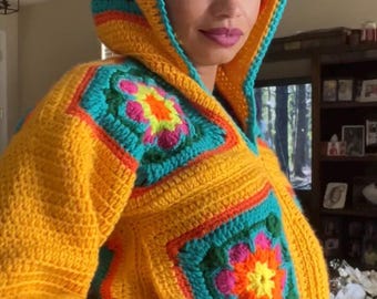 Sudadera con capucha Grandma Square, luminosa y cómoda