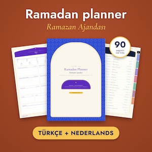 Op de afbeelding: Een digitale Ramadan-planner met een blauwe omslag met boogontwerp, getoond naast interne pagina's met dagelijkse trackingsecties en een lijst van 90 pagina's met links. De tekst bevat Ramadan planner, Ramazan Ajandası en Türkçe + Nederlands.