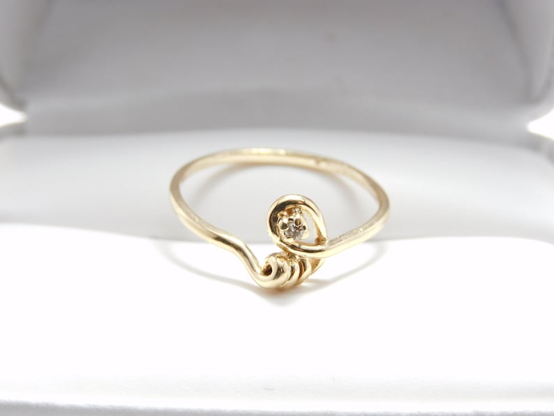 Vintage 10K Gold Twist Ring with Diamond Accent Size 6L