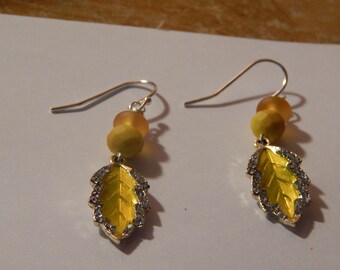 Autumn Leaf Charm Earrings – Festive Harvest-Inspired Accessory