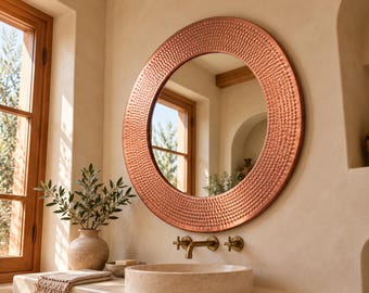 Ronde wandspiegel van gehamerd koper – handgemaakte Marokkaanse decoratie voor badkamer of hal.