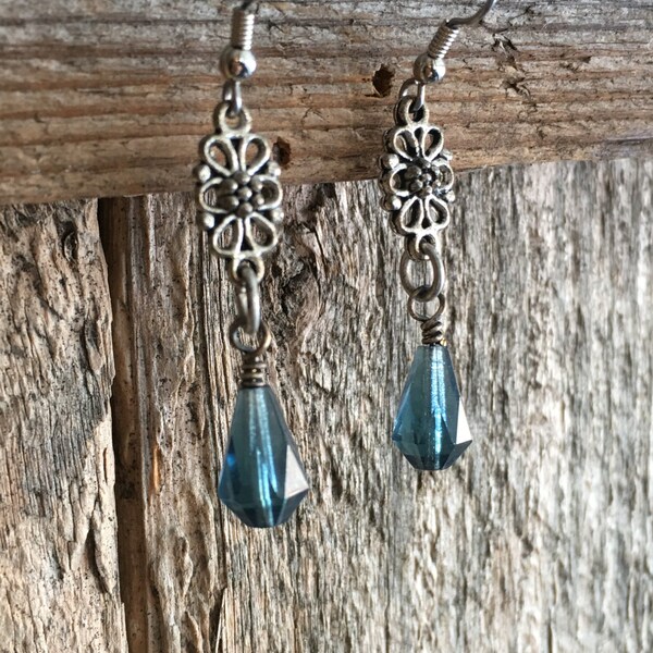 Blauer Tropfen Ohrringe, September Birthstone Ohrringe, filigrane Ohrringe, chirurgische KlappBrisur, Vintage-Stil Brautschmuck, blaue Hochzeitsschmuck