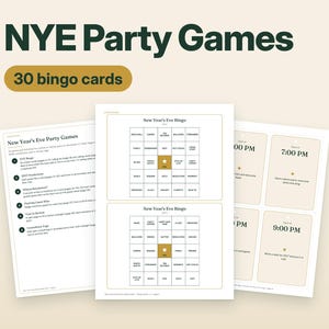 Peut inclure: Un ensemble de jeux de fête pour le Nouvel An à imprimer comprenant 30 cartes de bingo. Les documents présentent du texte noir sur papier blanc avec des accents dorés, affichant des instructions, des grilles de bingo et des cartes d'activités.