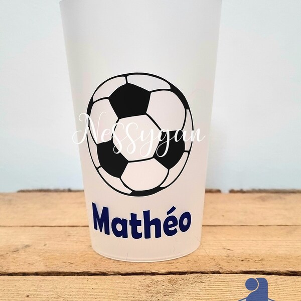 Gobelet pour enfant personnalisé avec ballon de football- verre plastique maternelle personnalisé