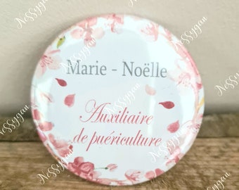 Badge rond personnalisé pétales de fleurs. Badge infirmière, sage-femme, aide-soignante