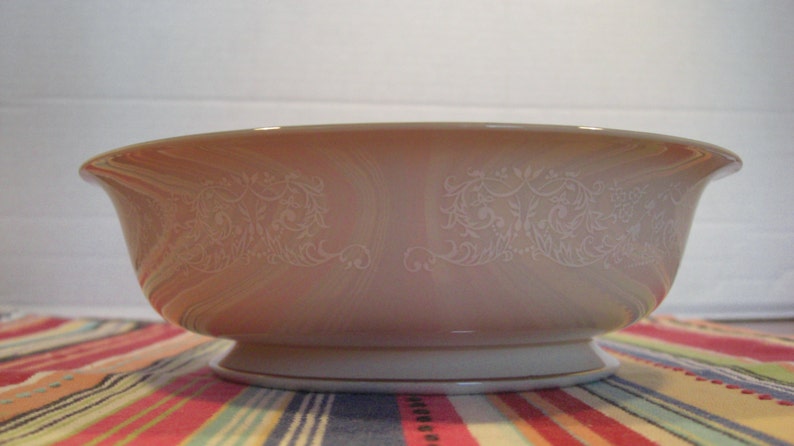 Fleetwood Fine China California for Treasure House RARE Medium Round Footed Vegetable Serving Bowl White on White Queens Lace Pattern