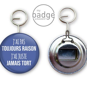 Peut inclure: Un ouvre-bouteille en forme de rond bleu avec le texte "J'ai pas toujours raison, j'ai juste jamais tort" en blanc.