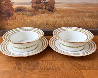 Set di 2 ramekin e piattini antichi in porcellana GDA Limoges, Francia, con ghirlanda di rose rosa e bordo dorato, in perfette condizioni.