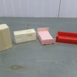 Vintage Plastic Dollhouse Furniture 1950s Lot of 4 Pieces Marx
