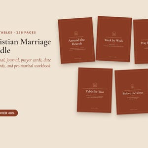 以下が含まれることがあります： 5つの印刷可能なドキュメントと258ページからなるキリスト教の結婚バンドル。セットには、「Around the Hearth」、「Week by Week」、「Pray It Together」、「Table for Two」、「Before the Vows」と題された5つの濃いオレンジ色の長方形のカバーが含まれています。