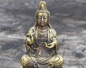 Guanyin (Quan Yin, Kuan Yin oder Kwan Yin) Bodhisattva Messing Schrein Statue Reise Altar Tasche Gottheit Meditation Statue Mitgefühl Göttin