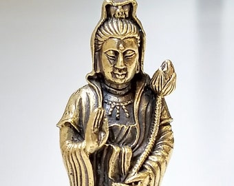 Guanyin (Quan Yin, Kuan Yin / Kwan Yin) Lotus Bodhisattva Messing Schrein Statue Reise Altar Tasche Gottheit Meditation Statue Mitgefühl Göttin