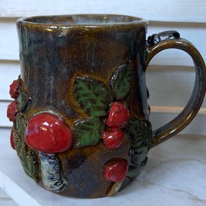 Handgemachter Feengarten Pilz Obstbecher Erdbeerbecher Keramiktasse Cottage-Kern