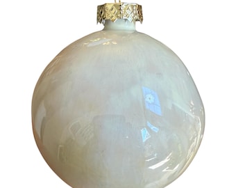 Handmade Christmas ornament metallic ceramic bauble O6 iridescent white