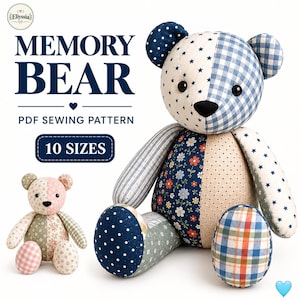 Może przedstawiać: Wykrój krawiecki PDF na misia pamiątkowego z dwoma pluszowymi misiami wykonanymi z różnych kawałków materiału. Tekst brzmi MEMORY BEAR PDF SEWING PATTERN 10 SIZES. Misie wykonano z niebieskich, białych i beżowych tkanin w gwiazdki, kratkę, kwiaty i kropki.