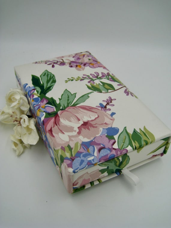 Fabric covered and padded Jewelry Book, great con… - image 1