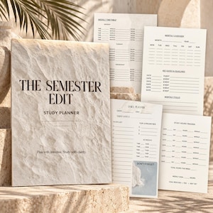 Könnte beinhalten: Ein Studienplaner-Set mit dem Titel The Semester Edit und einem strukturierten, steinartigen Einband. Enthält gedruckte Blätter für Wochenpläne, Monatsübersichten, wichtige Termine, Tagesplaner und einen Lernstunden-Tracker mit schwarzem Text.