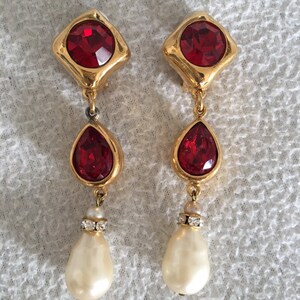 Boucles d'oreilles clips Pendentifs Robert Goossens, zircon rouge et perle image 7