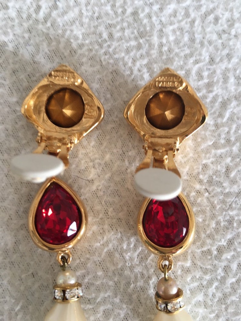 Boucles d'oreilles clips Pendentifs Robert Goossens, zircon rouge et perle image 6