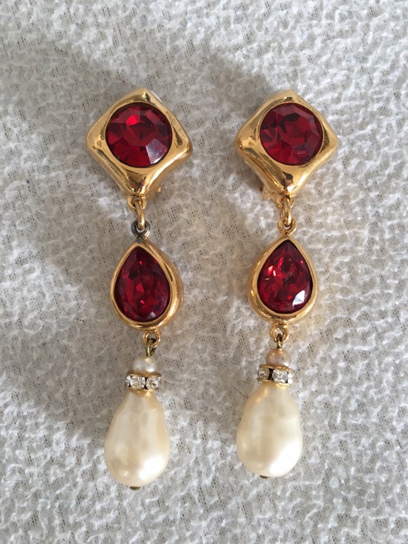 Boucles d'oreilles clips Pendentifs Robert Goossens, zircon rouge et perle image 5