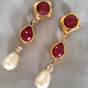 Boucles d'oreilles clips Pendentifs Robert Goossens, zircon rouge et perle image 1