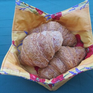 Pflegeleichter Servierkorb aus Baumwollgewebe für das Abendessen, Brot, Croissants. Brot Liebhaber Geschenk für sie. Lavendel-Rot-Mohnblumen-Gelb