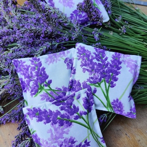 Lot de 3 sachets de lavande. Parfum de placard, tiroir. Tissu en coton. Impression provençale. Imprimé lavande violet. Cadeau anti-stress en Provence pour les moins de 20 ans