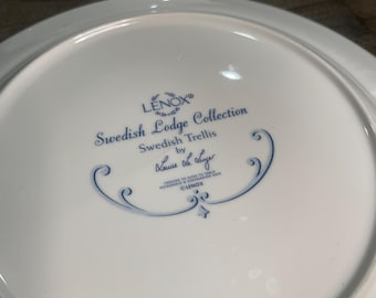 2 Lenox Swedish Lodge Collection "Swedish Trellis" Dinner Plates Louise Le Luyer